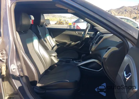 2016 Hyundai Veloster z USA, uszkodzony, nr VIN KMHTC6AD7GU261794